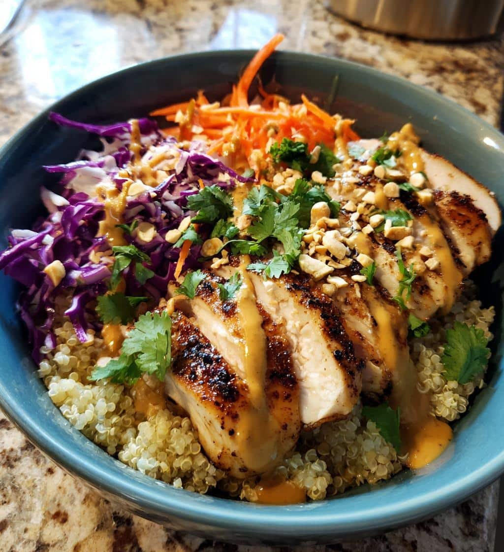 thai peanut chicken buddha bowl - detail 1